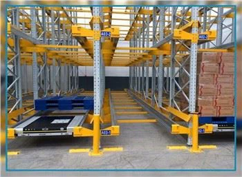 Pallet-telineiden radio-shuttle-hylly